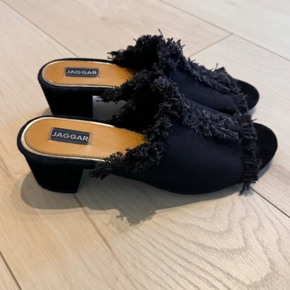 JAGGAR Block Heel Sandal - Picture 6 of 9